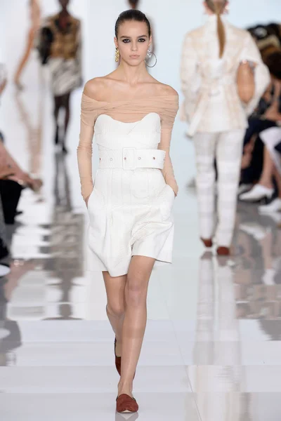 Look 15
